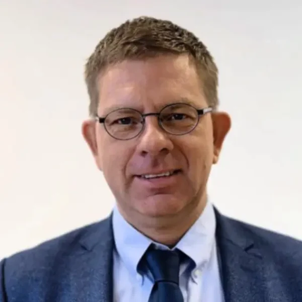 ungvari-zoltan-rozmazane closer